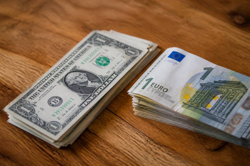 1 dollars en euros : calcul et conversion rapide en monnaie européenne