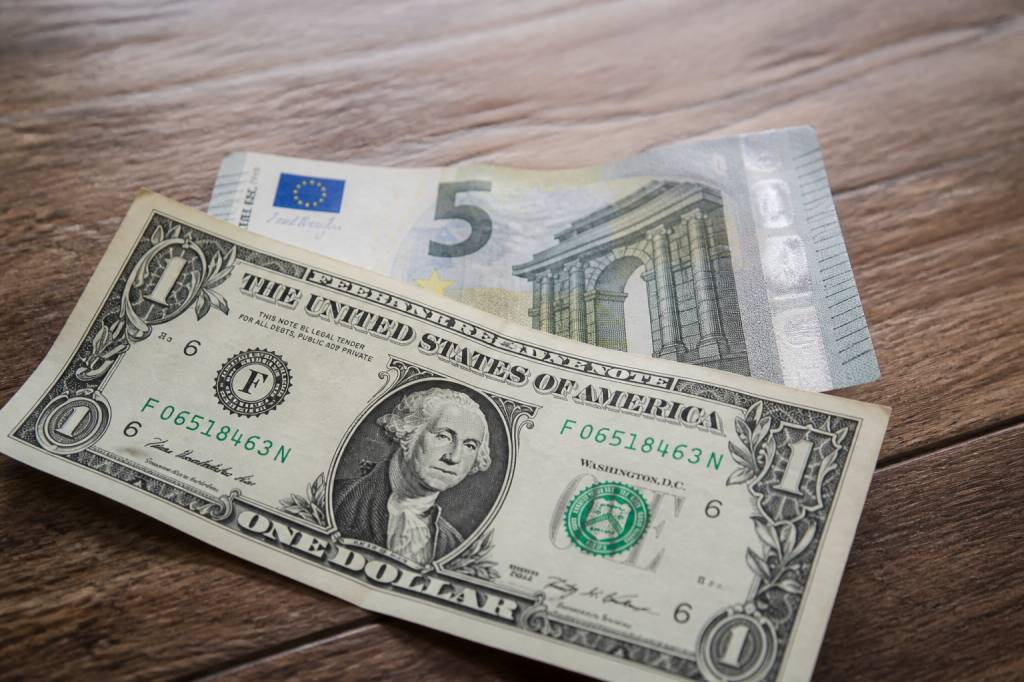 1 dollar americain en euro : conversion, taux de change et calcul pratique