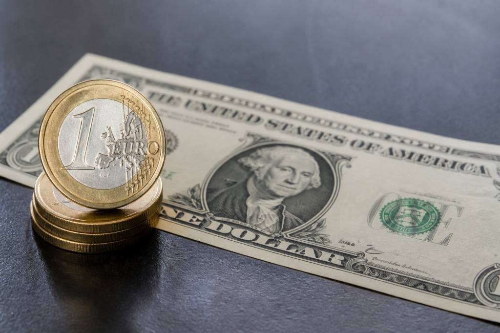 1 euro vs usd : conversion, taux et équivalent en dollars